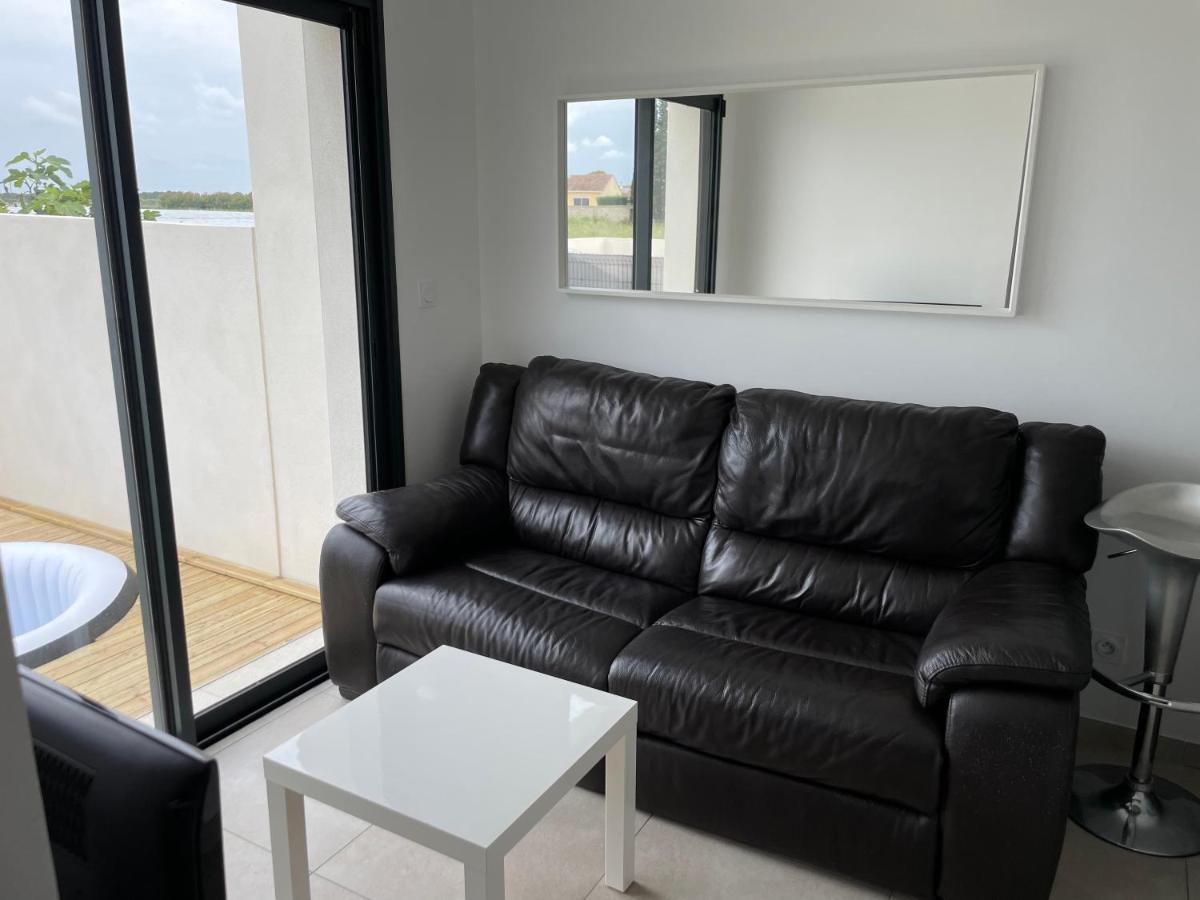 Appartement Avec Spa-Avril A Sept-Camargue 4 Personnes Saint-Laurent-dʼAigouze المظهر الخارجي الصورة